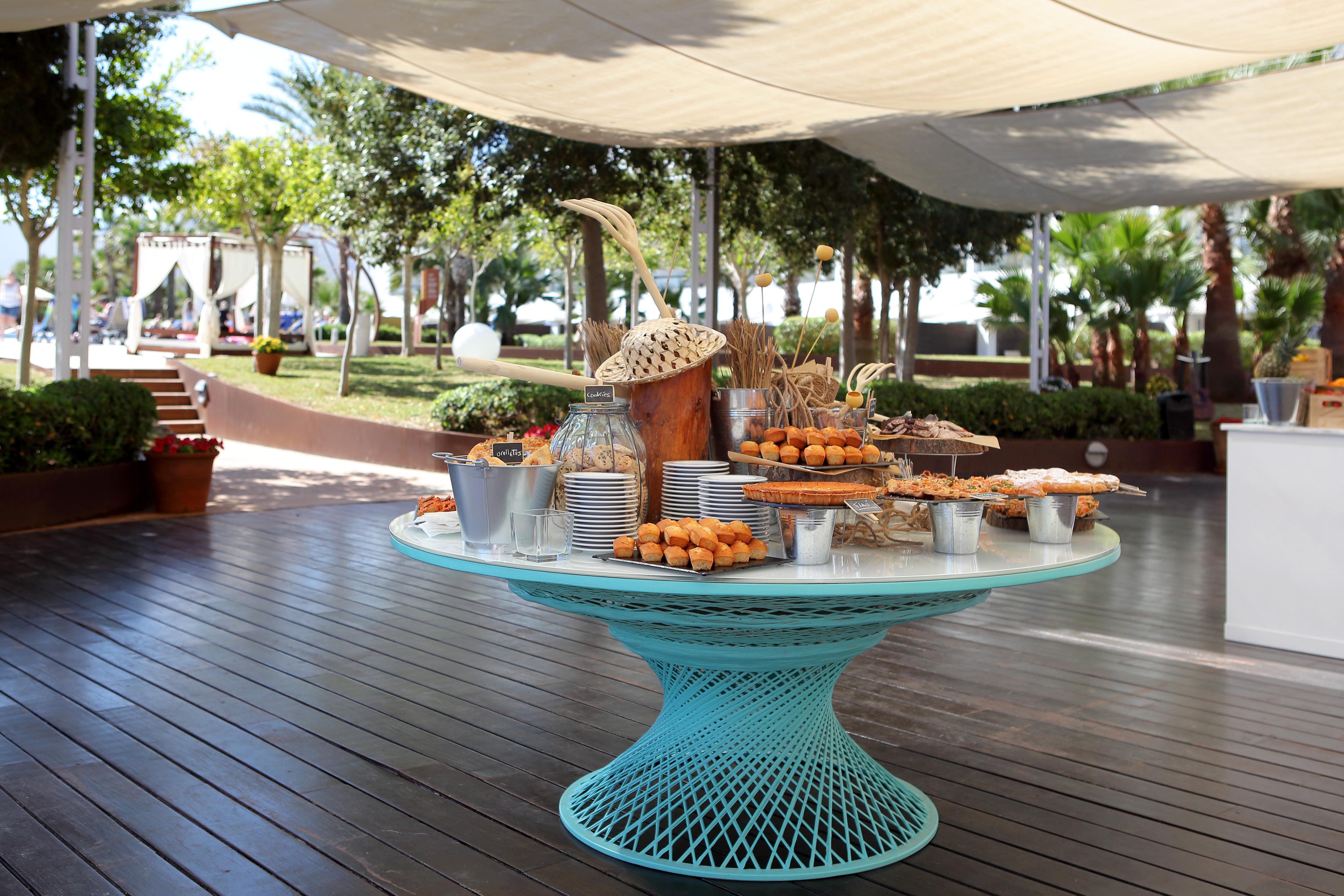 Grand Palladium Select Palace Ibiza Playa d'en Bossa Εξωτερικό φωτογραφία The beach club at the Four Seasons Hotel