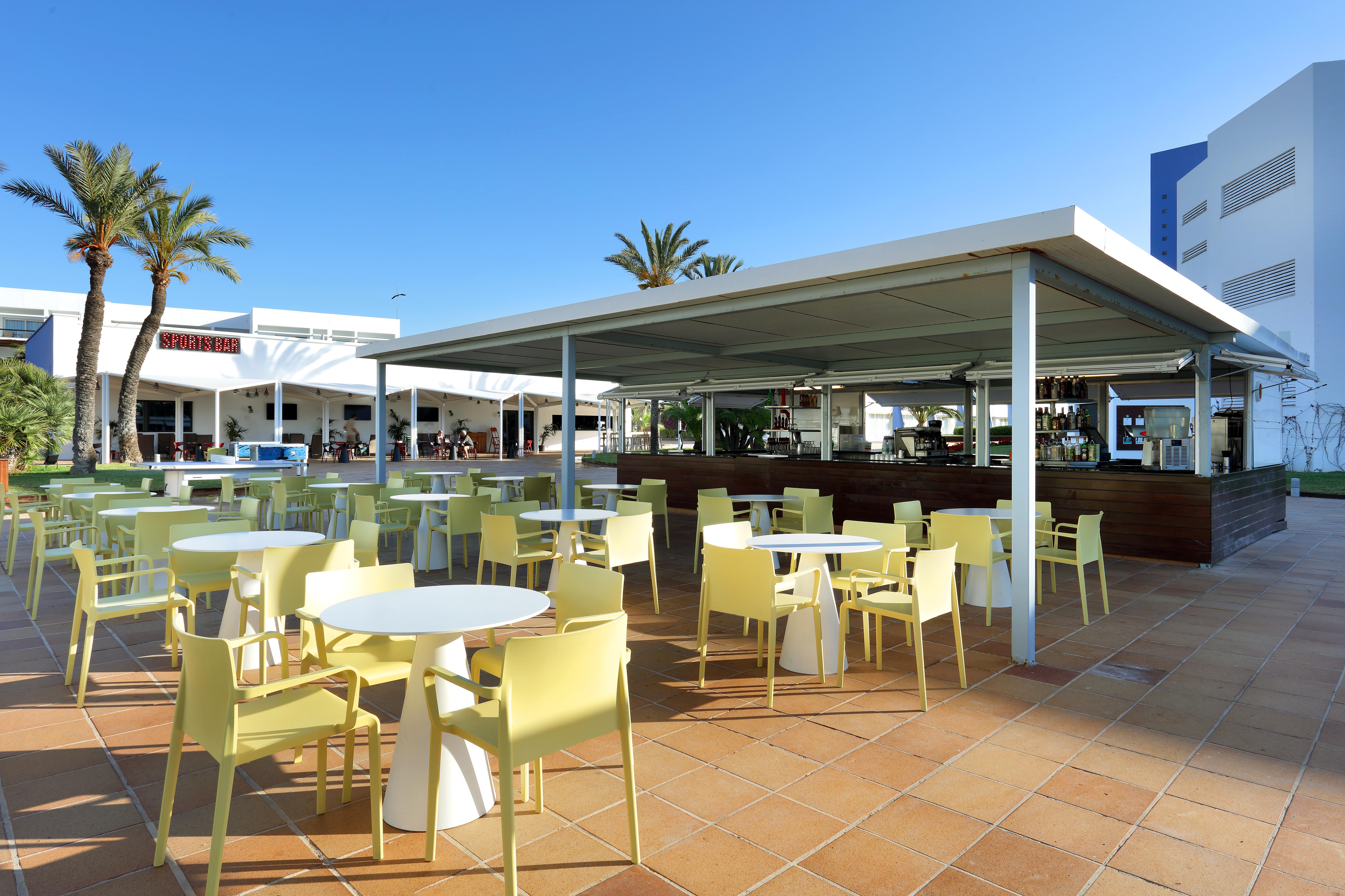 Grand Palladium Select Palace Ibiza Playa d'en Bossa Εξωτερικό φωτογραφία The restaurant at the airport